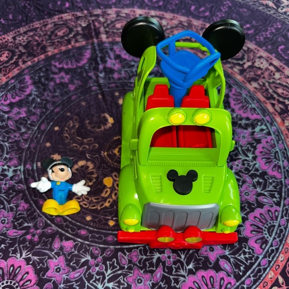 Green Mickey Mouse Toy Truck + Figure - Picture 1 of 10